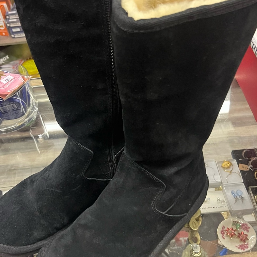 UGG - Picture 11 of 11